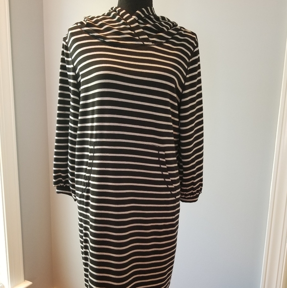 Dress - Picture 2 of 5